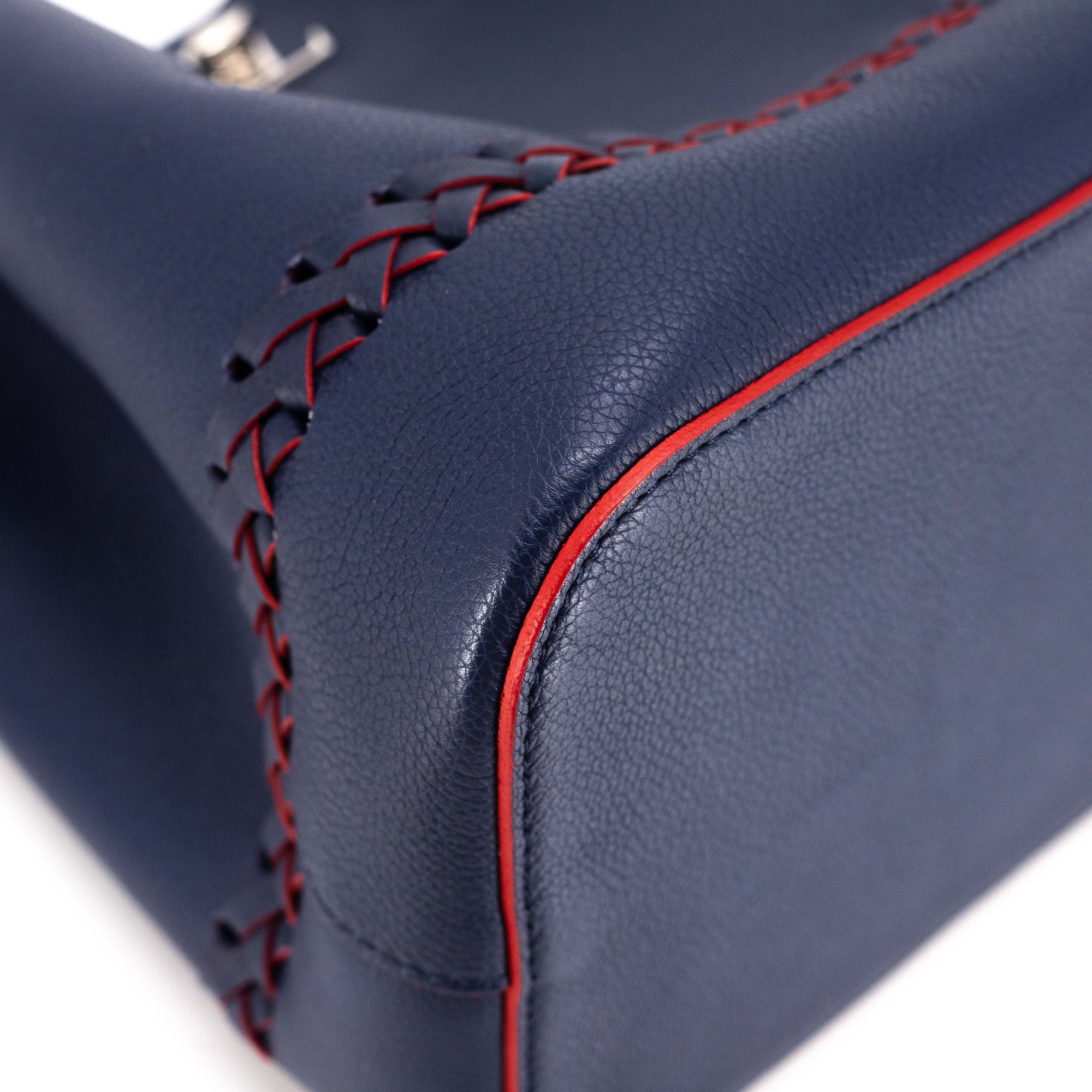 Louis Vuitton Lockme Bucket Handbag – EliteLaza