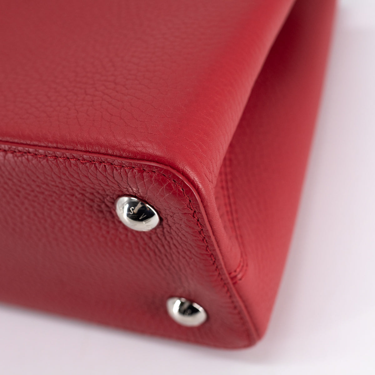 Capucines leather wallet Louis Vuitton Red in Leather - 25613769