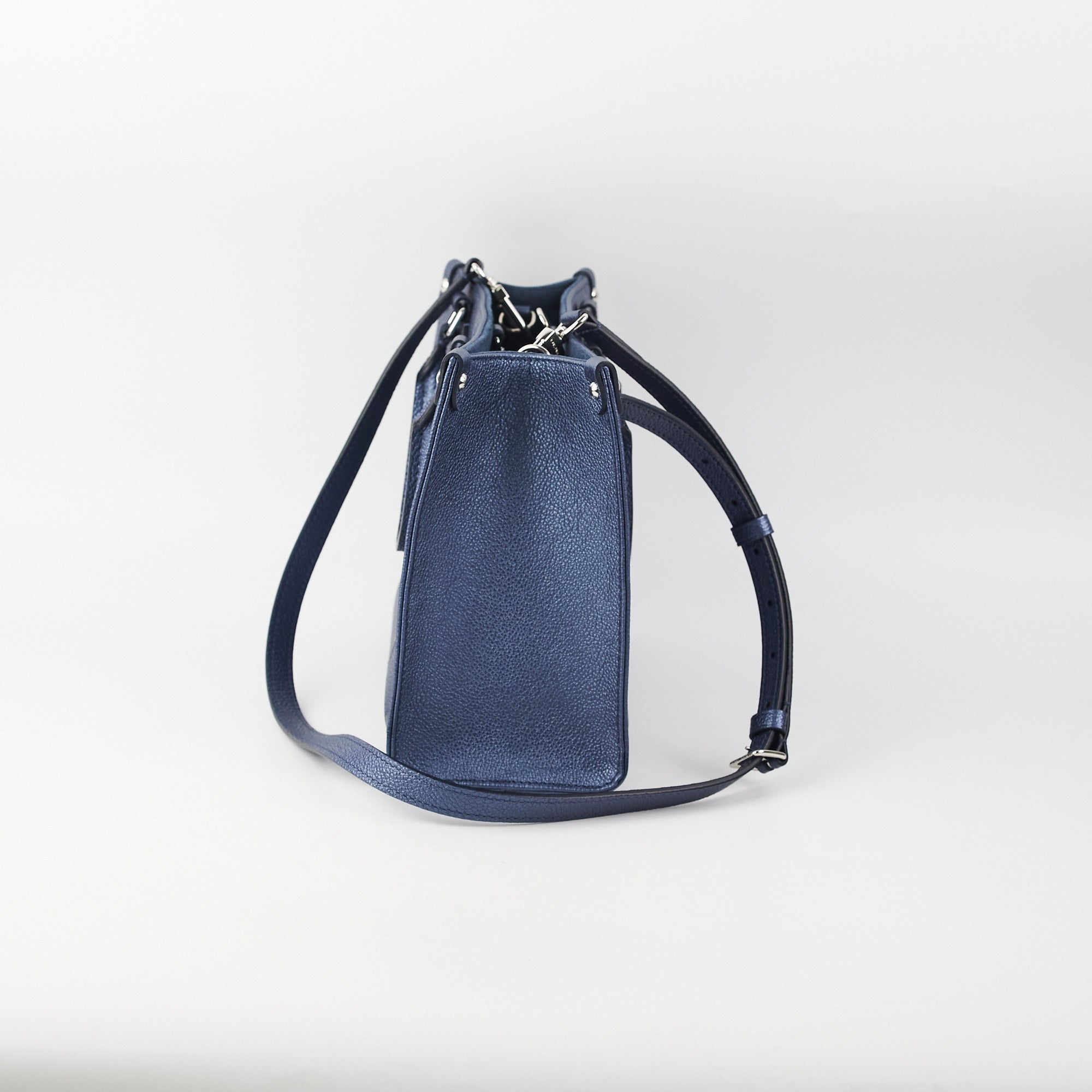 Louis Vuitton Navy Nacre On The Go Tote MM – Savonches