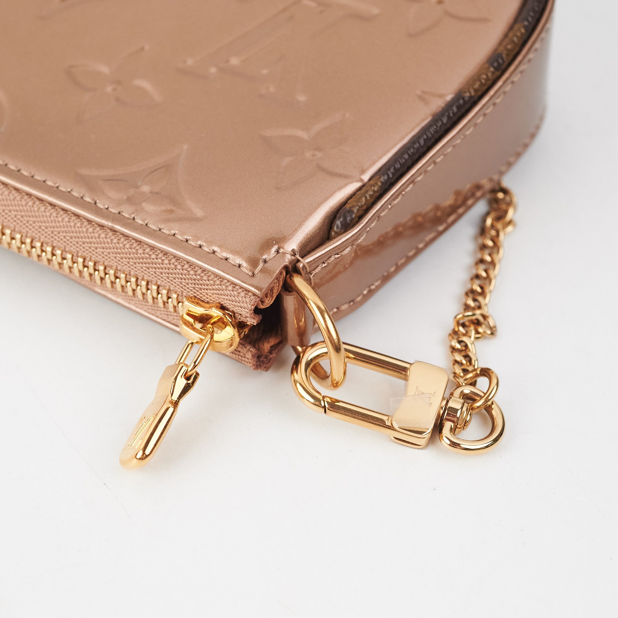 Louis Vuitton LV Mini pochette Vernis Rose gold Pink Leather ref.437005 -  Joli Closet