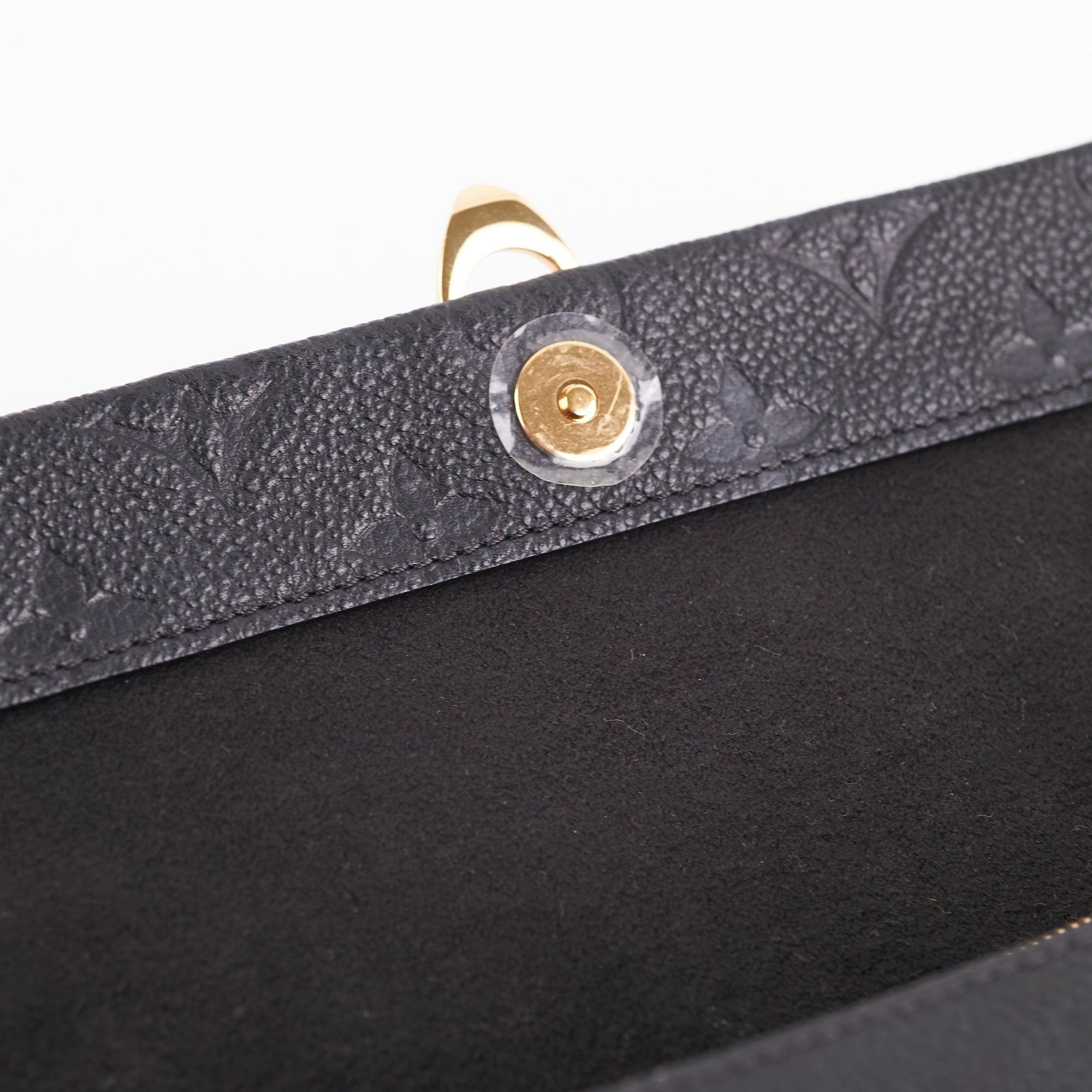 Louis Vuitton® Vavin Chain Wallet Black. Size