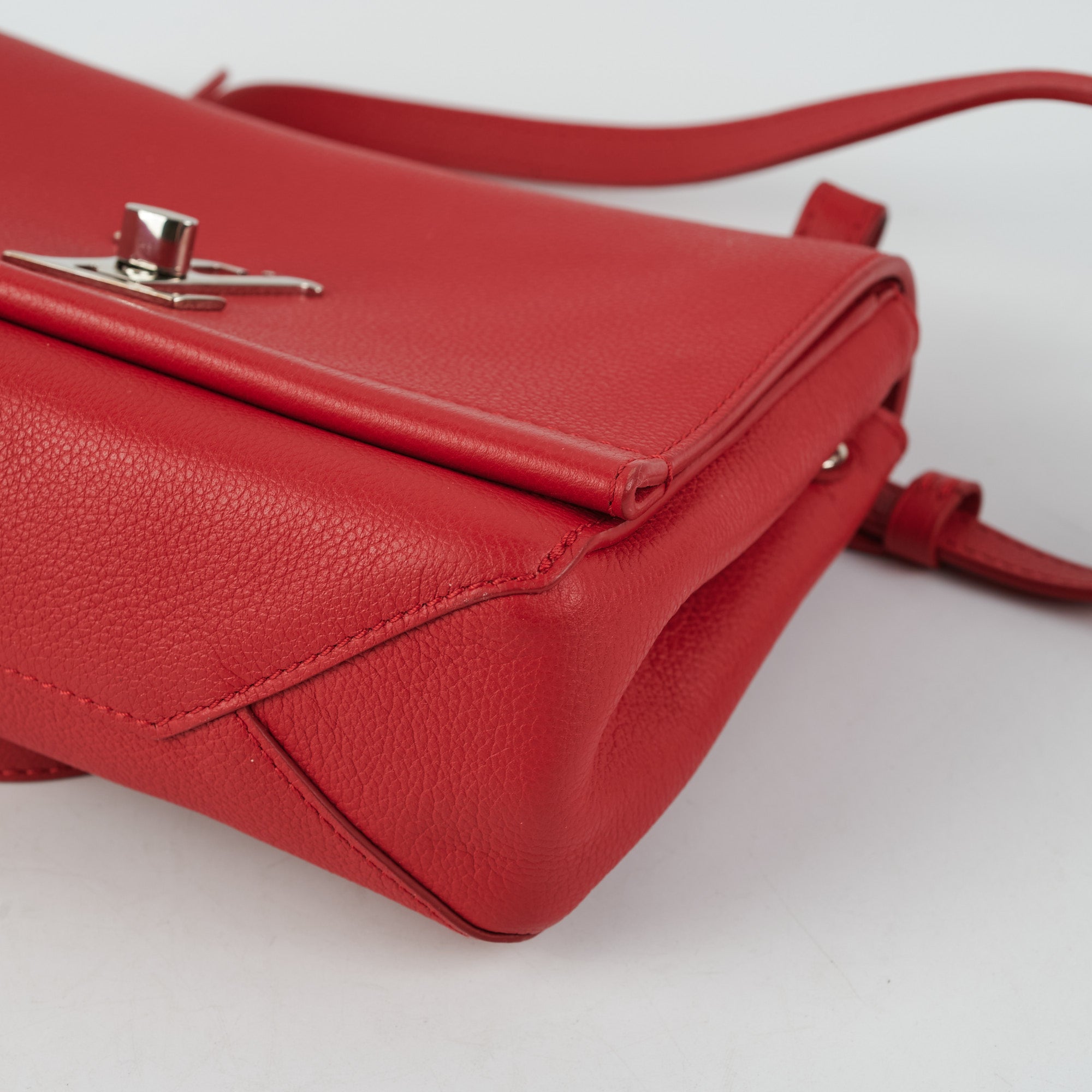 LOUIS VUITTON MYLOCKME BB RUBIS RED GRAINED LEATHER HAND BAG ref