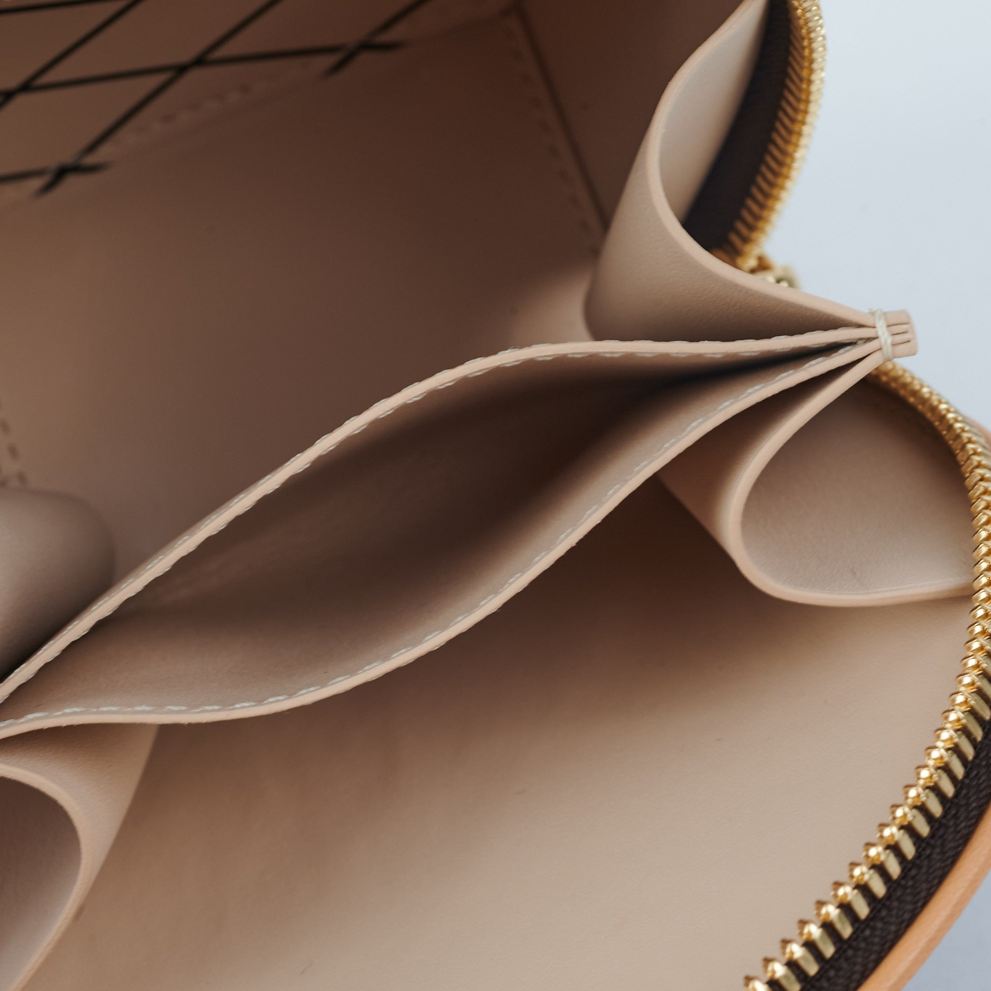 Louis Vuitton Mini Boite Chapeau Necklace Bag – ZAK BAGS ©️