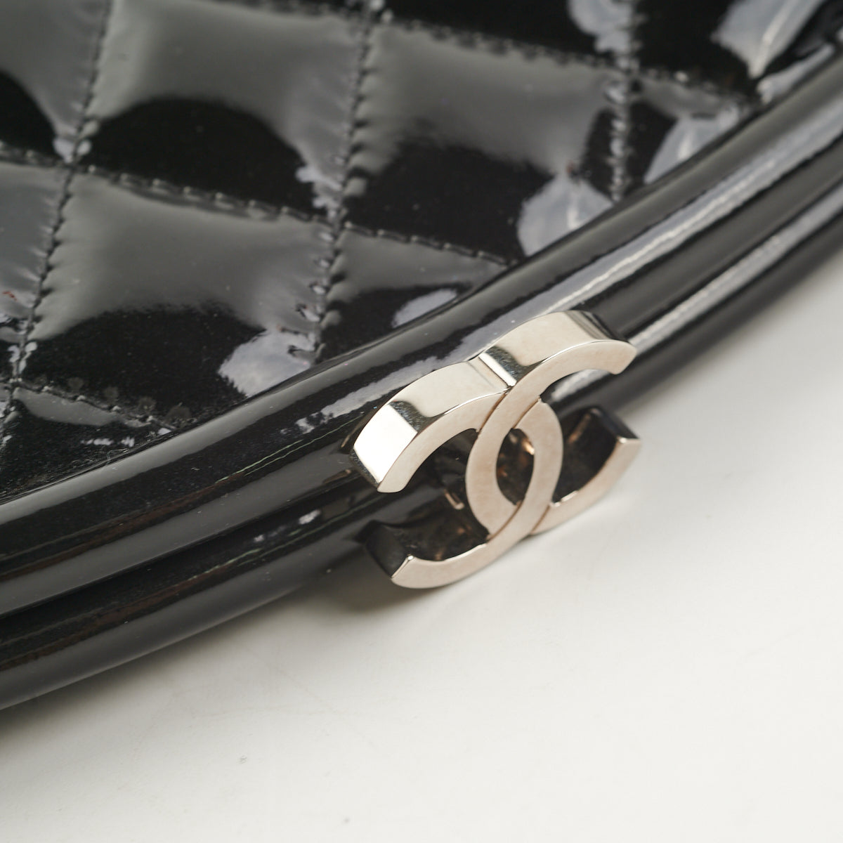 Timeless/classique patent leather crossbody bag Chanel Black in Patent  leather - 32788916
