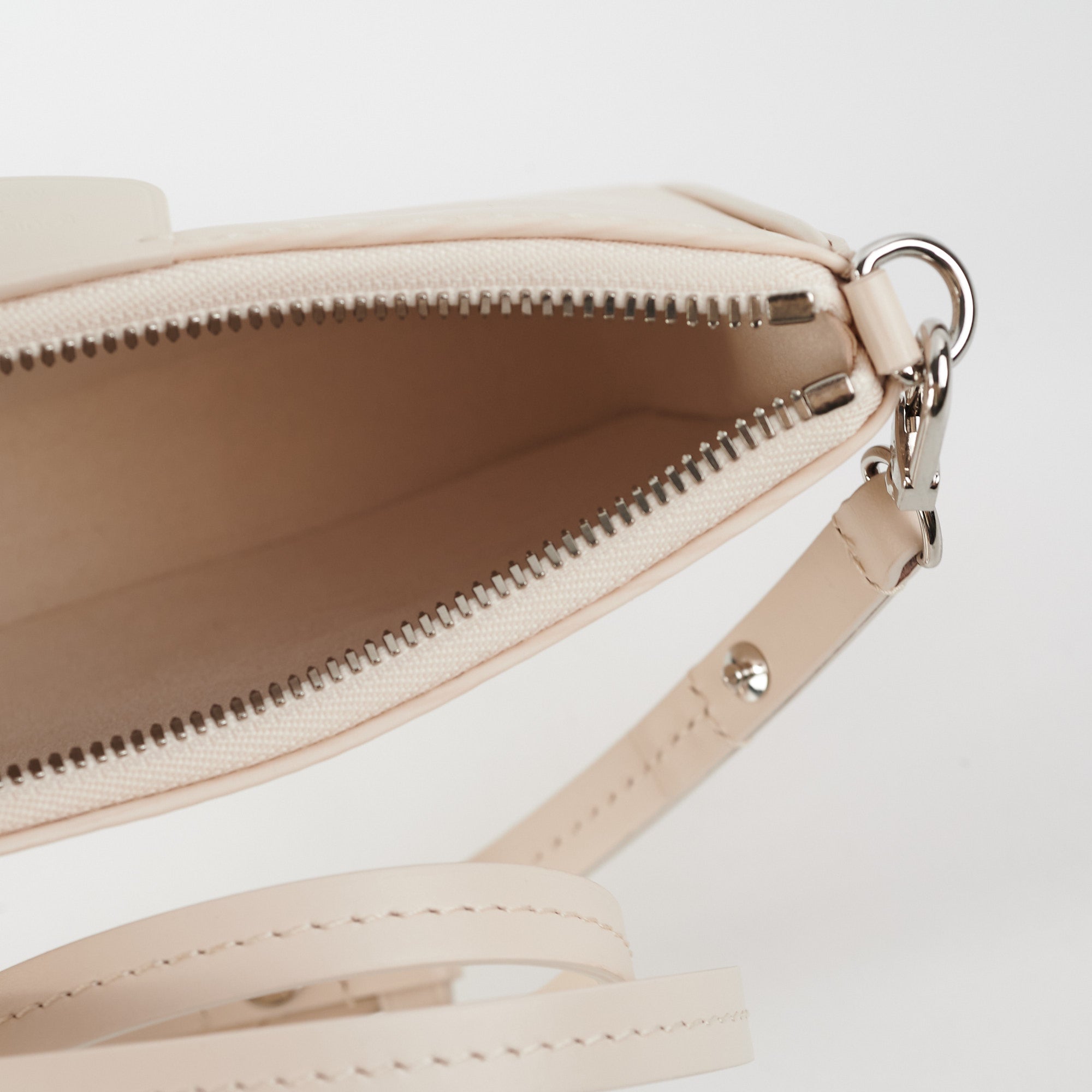 Louis Vuitton Quartz Epi Easy Pouch On Strap White Leather ref.659433 -  Joli Closet
