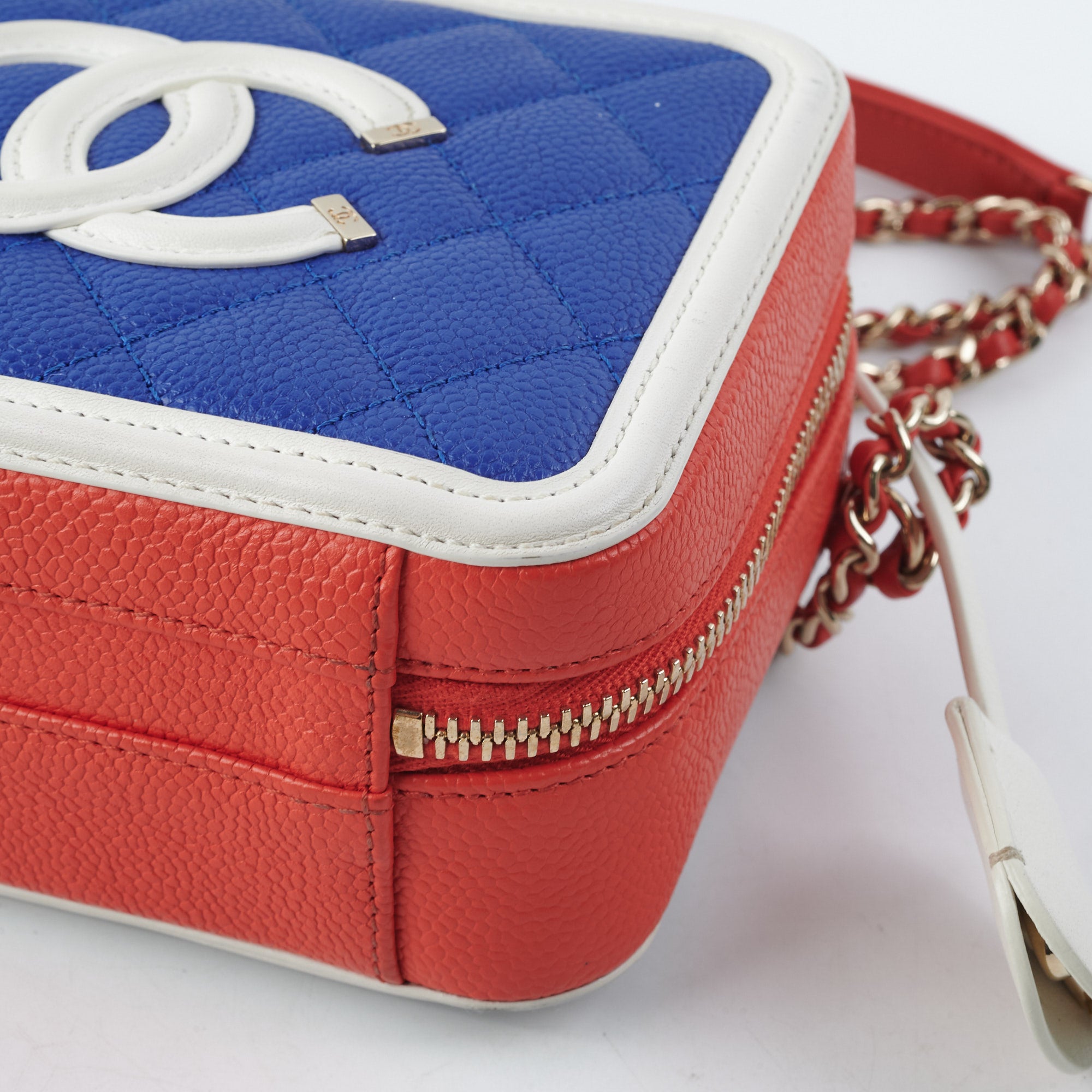RARE! 🌸19C CHANEL Caviar Vanity Filigree CC 🌸 Small Pink Stripe Case SHW  Bag 