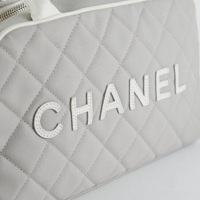CHANEL vintage Bowling bag White Grey Leather Cloth ref.246076