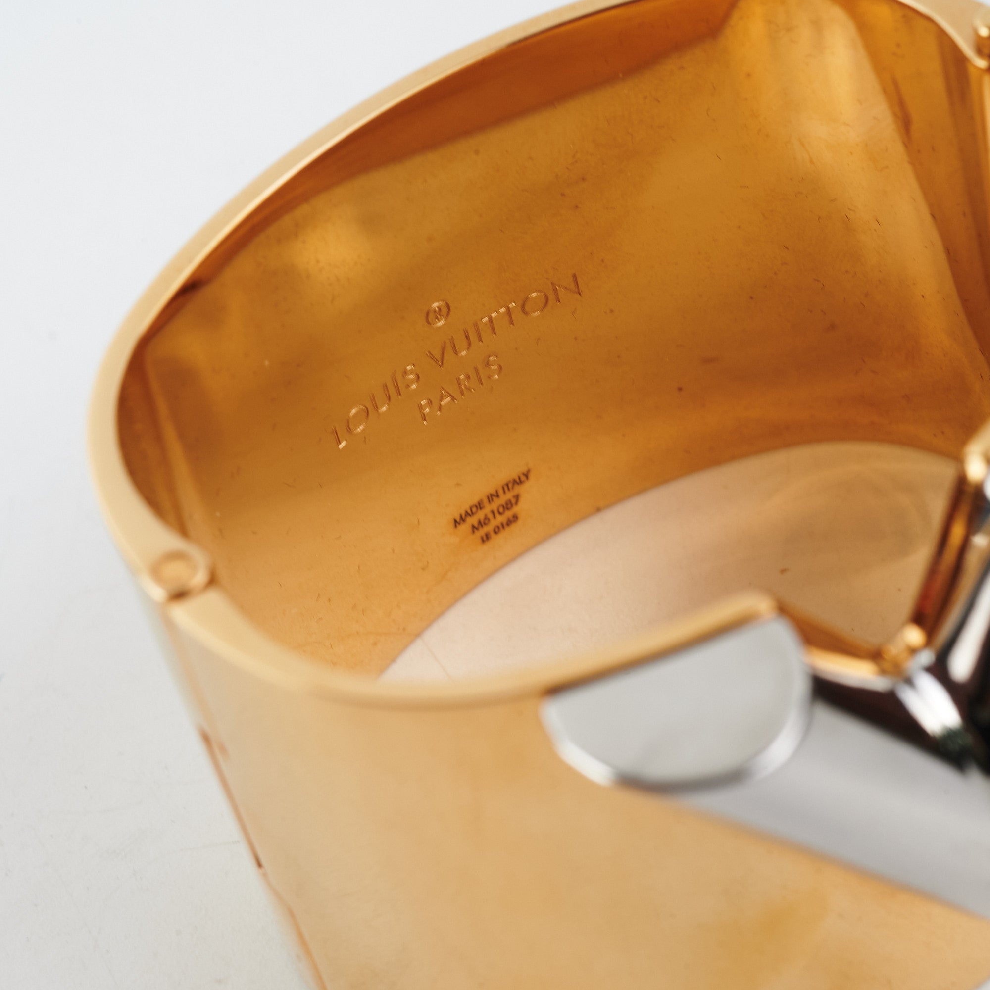 Louis Vuitton Essential V Bracelet - THE PURSE AFFAIR