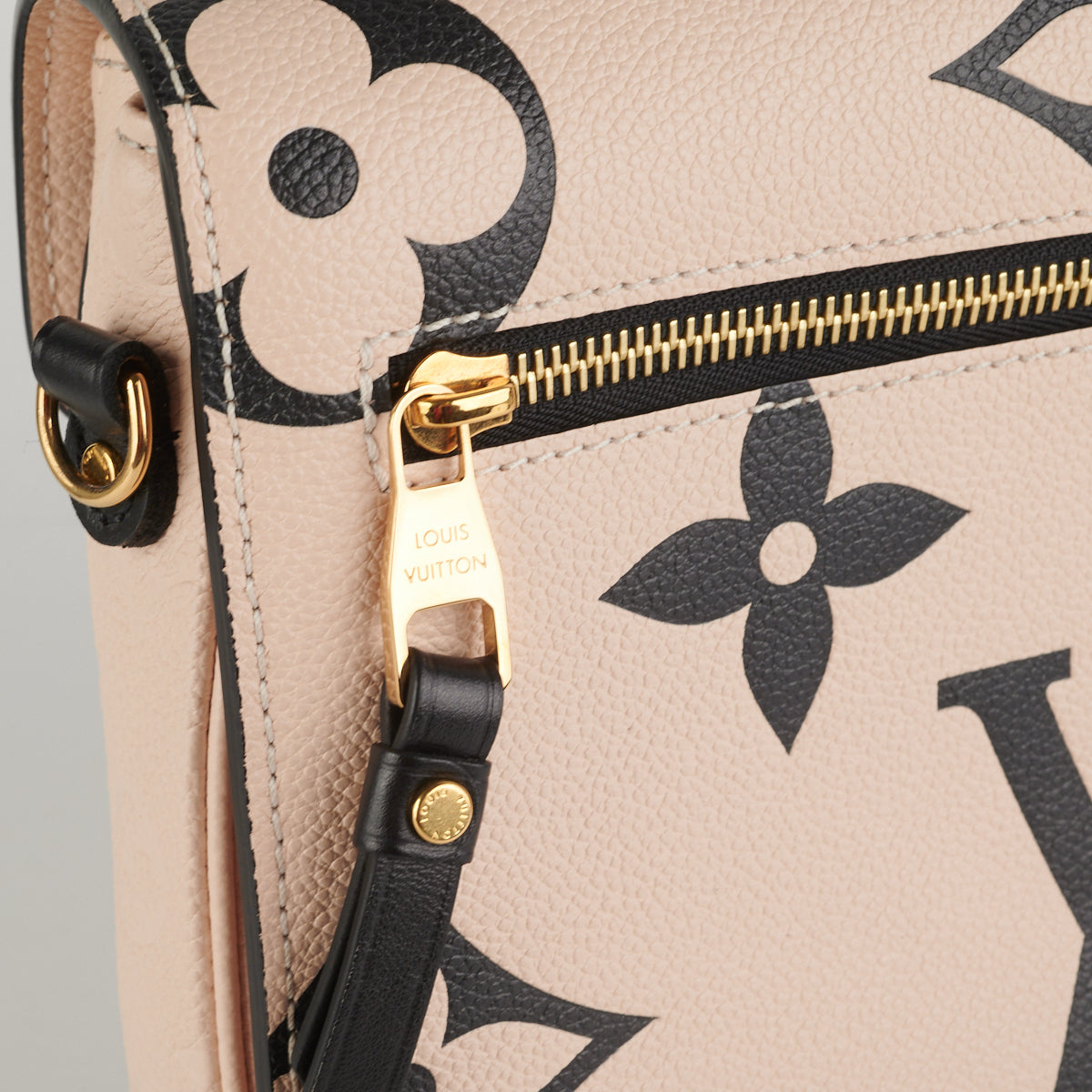 Louis Vuitton Monogram Empreinte Pochette Metis Beige Leather ref.603138 -  Joli Closet