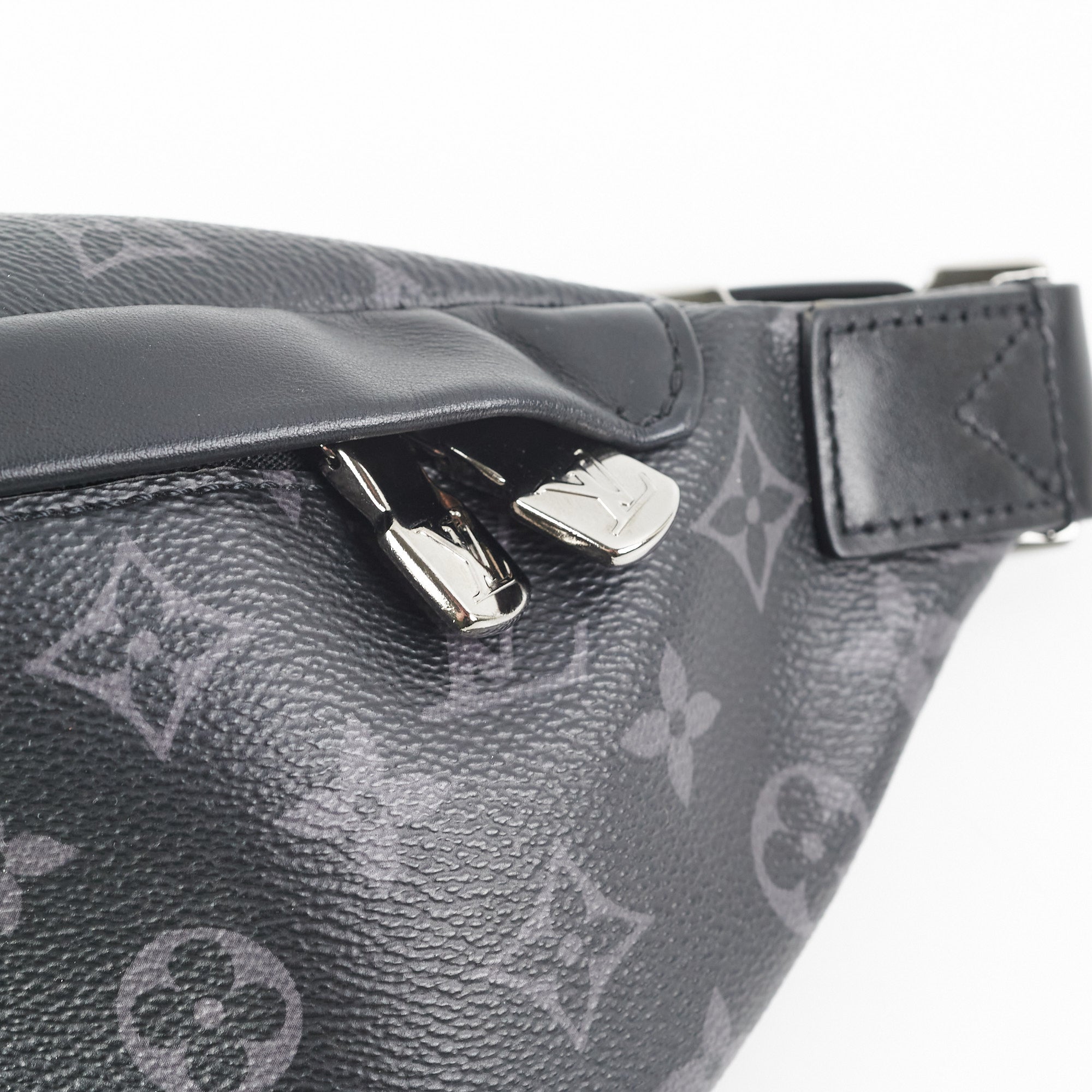 Shop Louis Vuitton Discovery Discovery bumbag pm (M46036) by Bellaris
