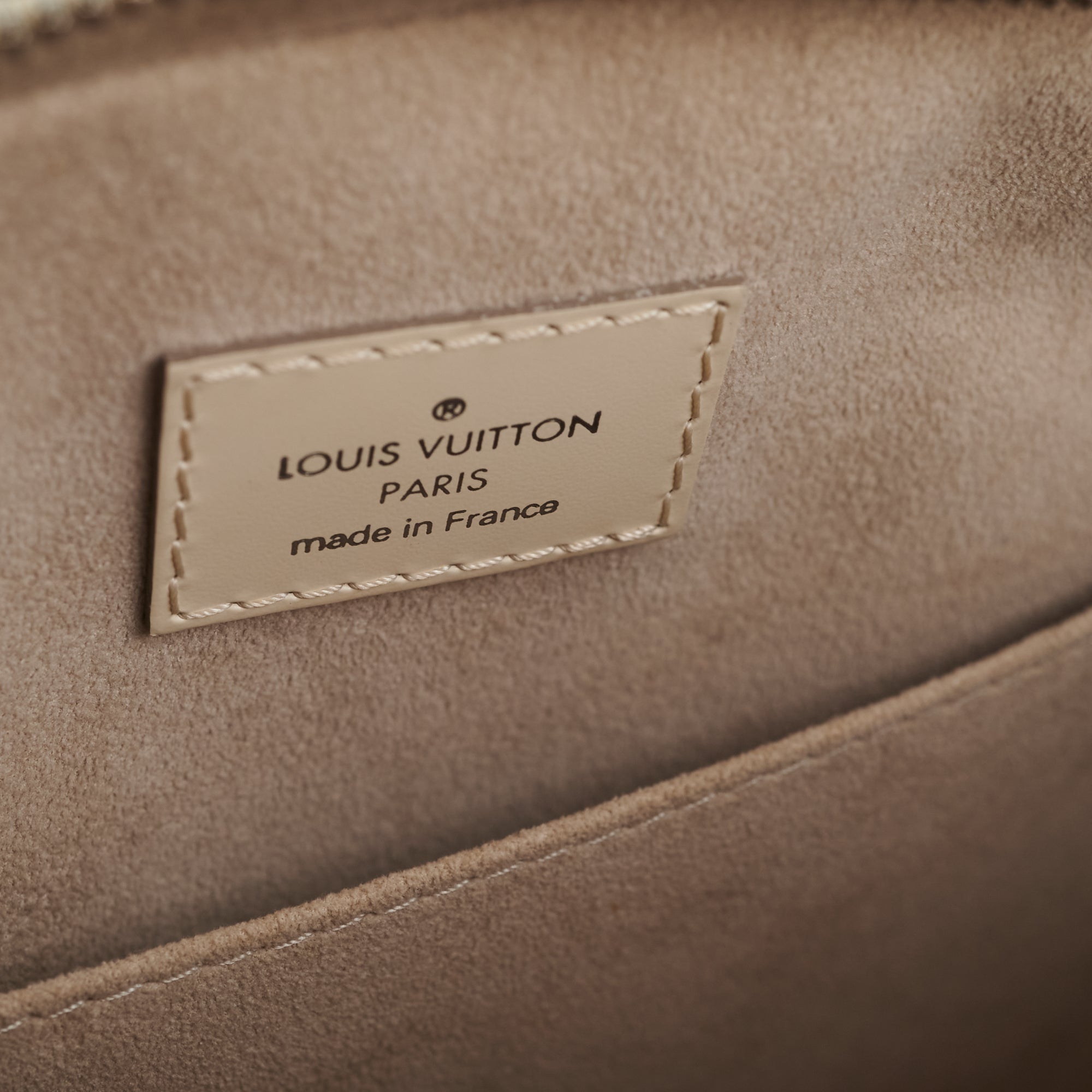 Louis Vuitton M5278J Epi Leather Ivory Jasmine Tote