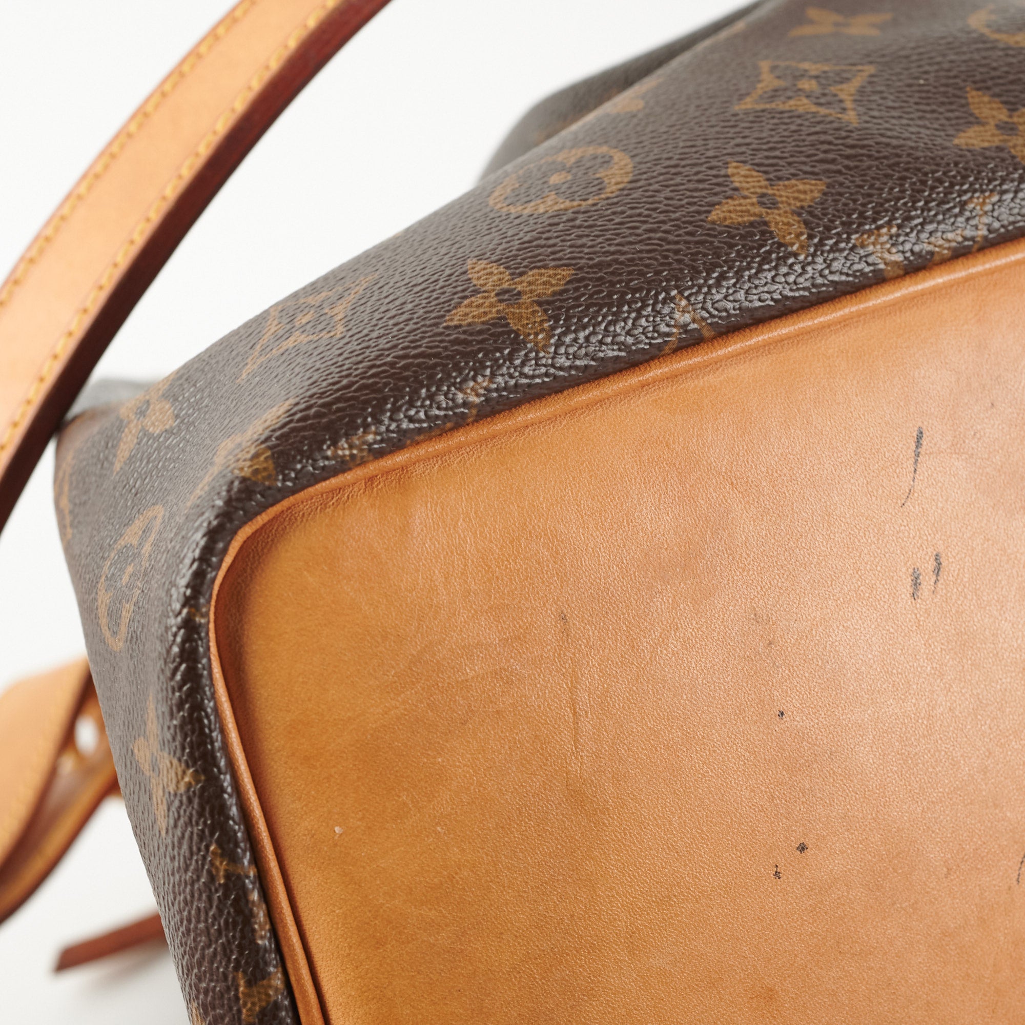 LOUIS VUITTON Vintage Petit Noe Drawstring Bucket Shoulder Bag￼
