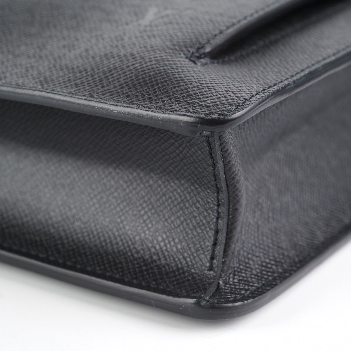 Louis Vuitton Taiga Leather Associe Cartable 1 Briefcase Black - THE PURSE  AFFAIR