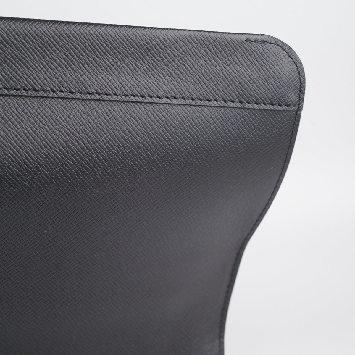 Louis Vuitton Taiga Leather Associe Cartable 1 Briefcase Black - THE PURSE  AFFAIR
