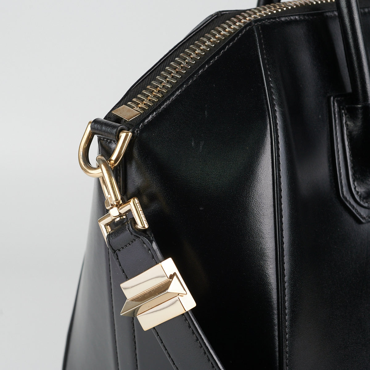 Givenchy - Antigona Large Smooth Calfskin Bag Black