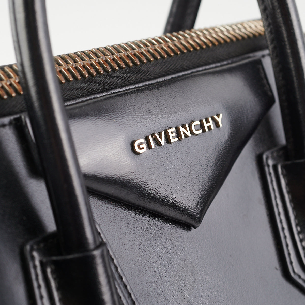 Antigona leather handbag Givenchy Black in Leather - 10458387