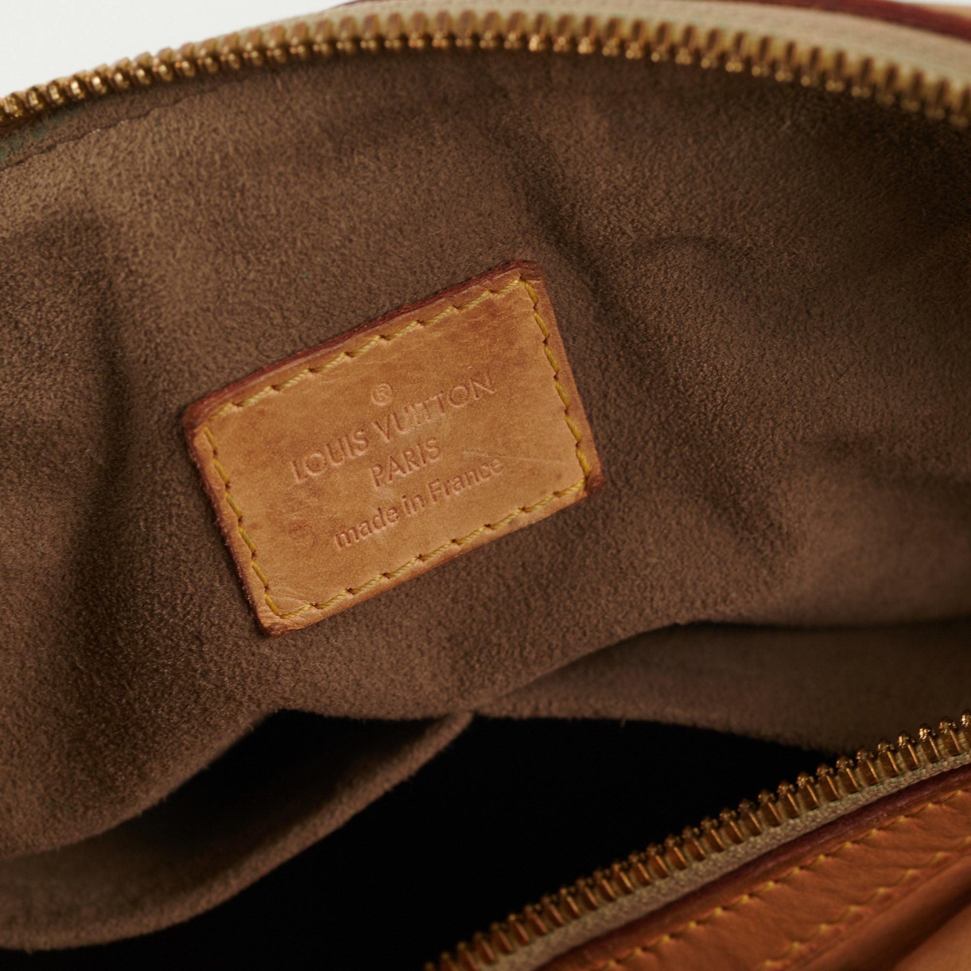 Courtney cloth satchel Louis Vuitton Black in Cloth - 19091394