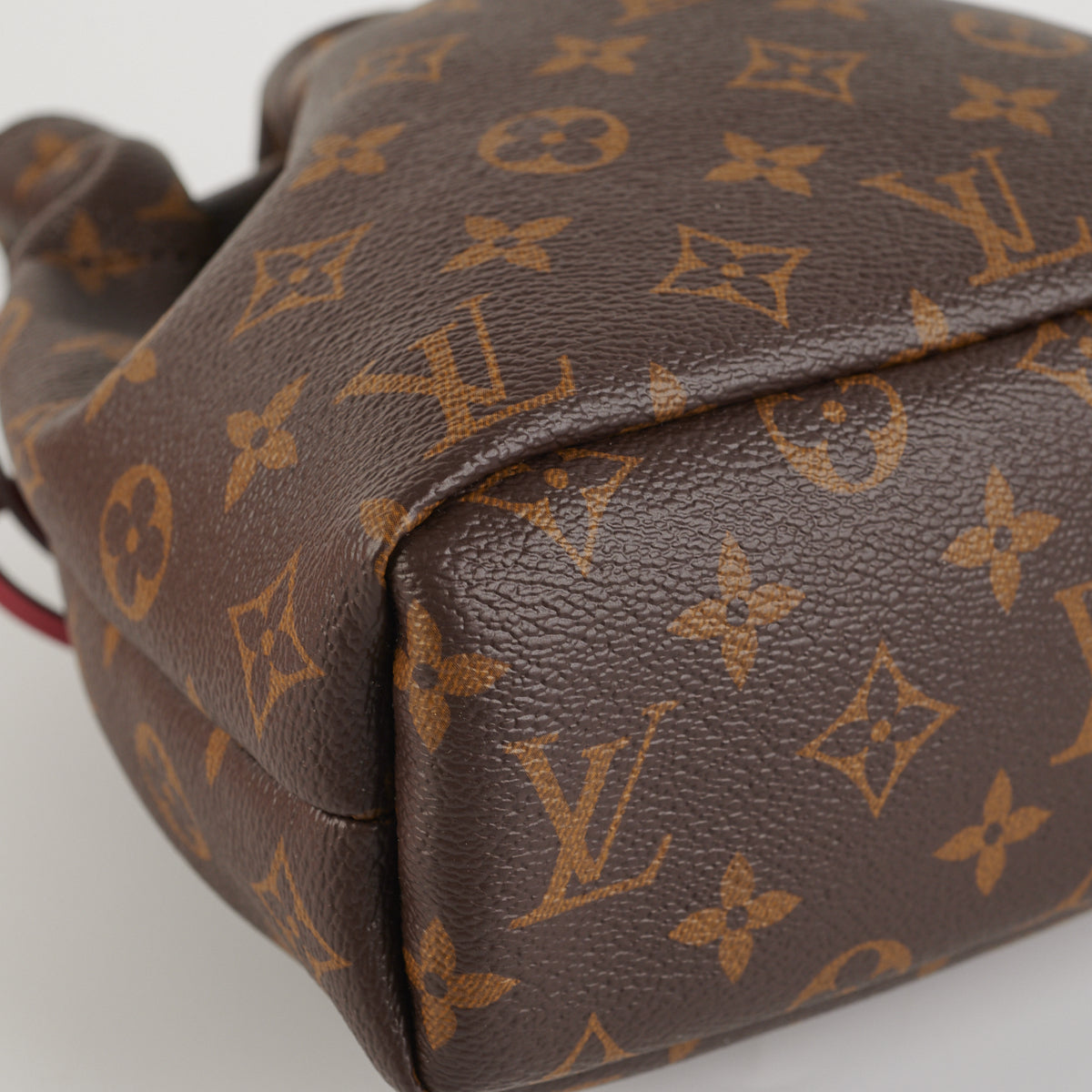 Louis Vuitton Noe Pouch Review : Is it worth $890??? 