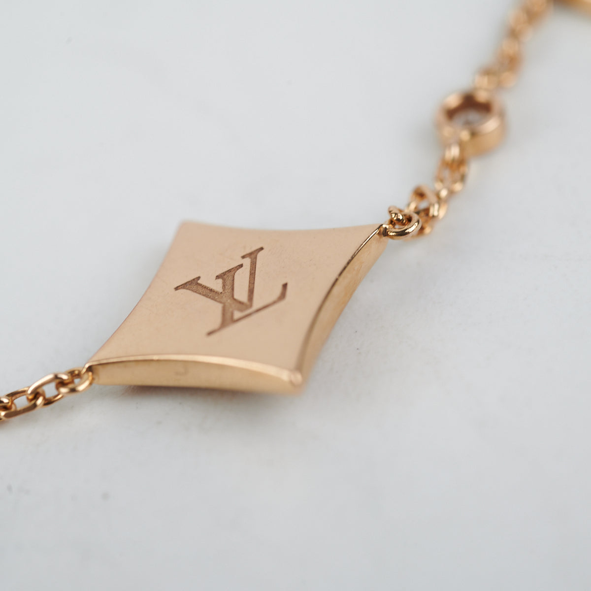 Louis Vuitton 18K Diamond Color Blossom BB Multi-Motifs Bracelet - 18K Rose  Gold Station, Bracelets - LOU582727