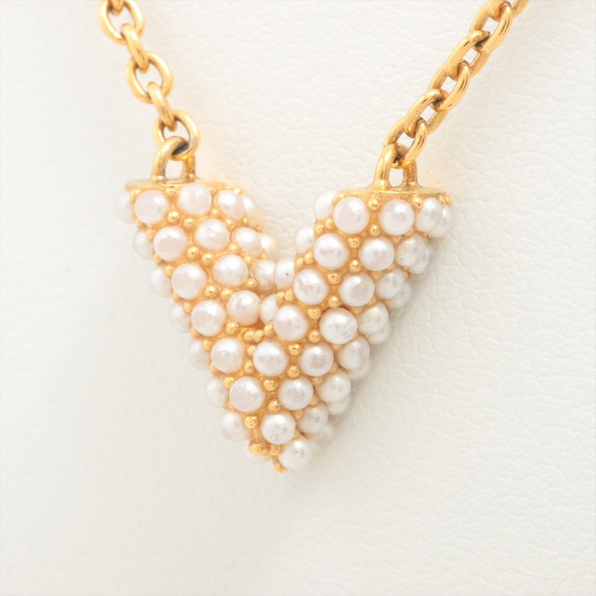Louis Vuitton Essential V Necklace – Elite HNW - High End Watches,  Jewellery & Art Boutique